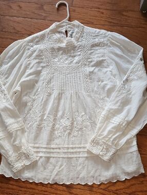 SUNDANCE CREAM COTTON EMBROIDERED BLOUSE (New $88)  Sz M